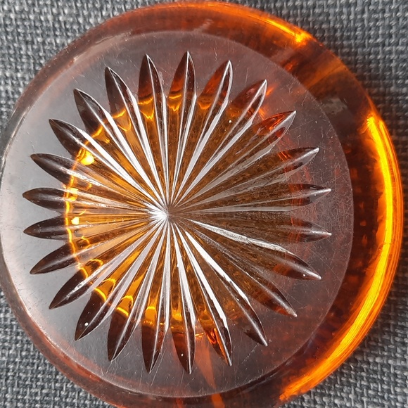 deep amber ashtray - Picture 4 of 5